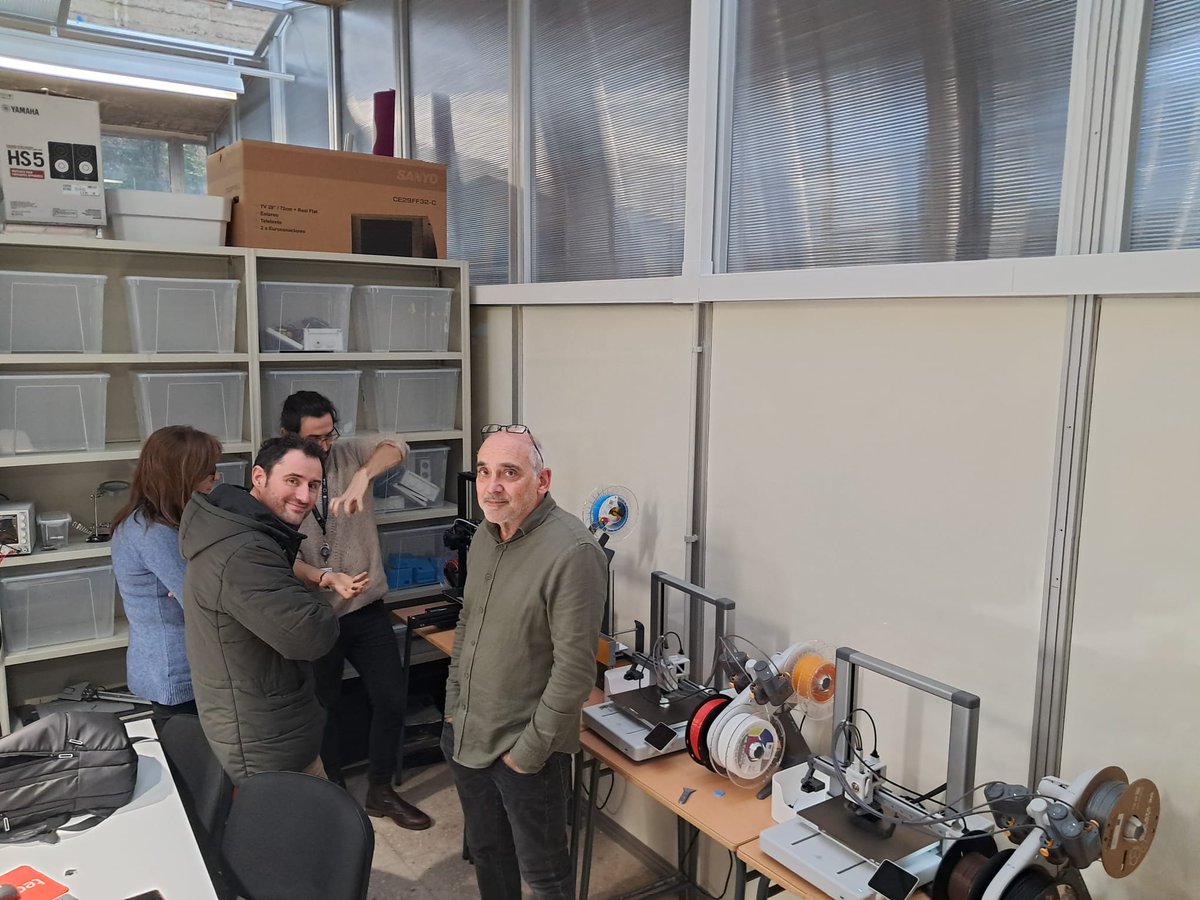 Docentes do <a href="/cifpULaboral/">CIFP ULaboral</a> de Culleredo  no curso de formación de #impresoras3D

#ulaboral #fpgalicia