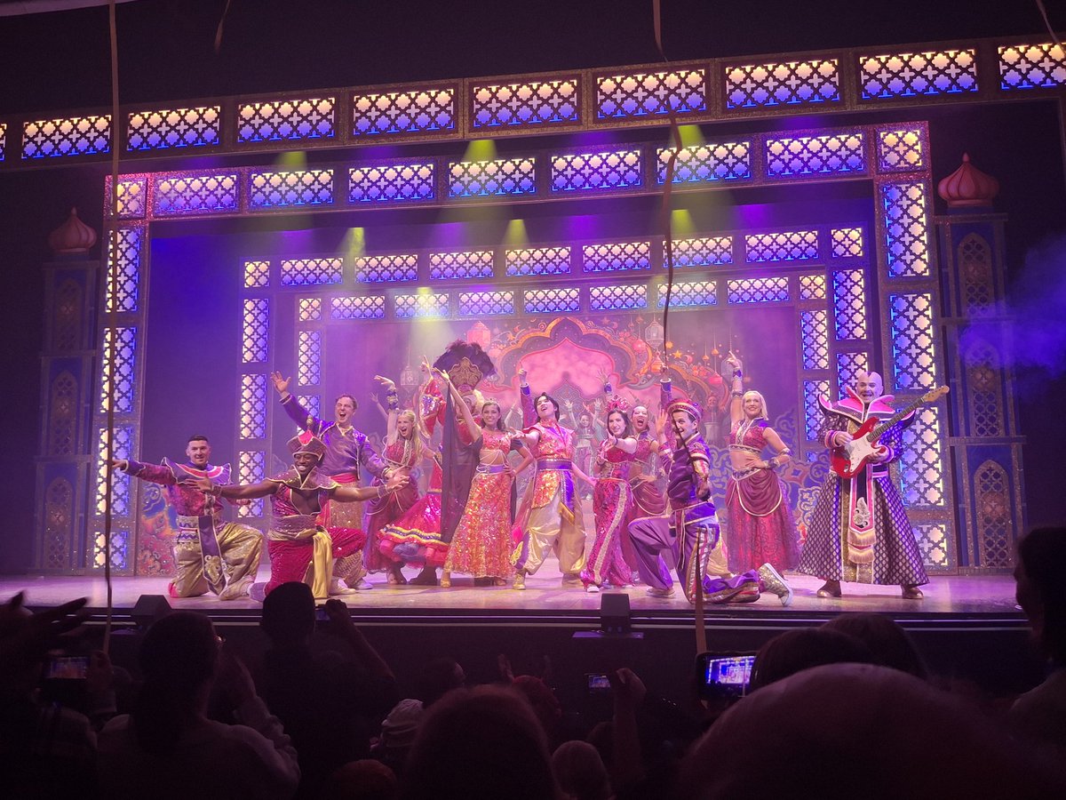 Aladdin is a high flying Adventure <a href="/albanarena/">The Alban Arena</a>.  Its the best pantomime I've seen at The Alban Arena.  Congratulations <a href="/EvolutionProdUK/">Evolution Productions</a> , <a href="/Bobsickle/">Bob Golding</a> , <a href="/DamianPatton/">Damian Patton</a>,  <a href="/DaveBibby/">Dave Bibby BA (Hons)</a> and the rest of the cast &amp; Crew. This has really kick off mine and mums Christmas. ⭐️⭐️⭐️⭐️⭐️ 🥳💖🎄🎁