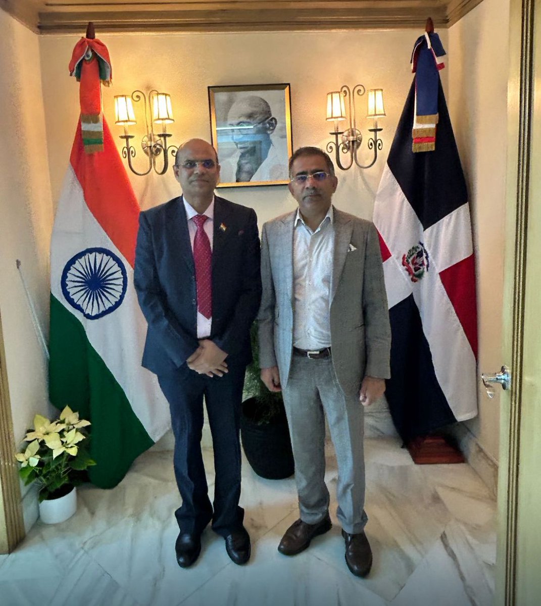 El Director de RITES para Guyana y Latinoamérica, Sr. Rajendra Sothwal, se reunió hoy con el Embajador K.D. Dewal para explorar vías de colaboración para la prestación de servicios de infraestructura ferroviaria y de transporte de alta calidad a la República Dominicana.

RITES