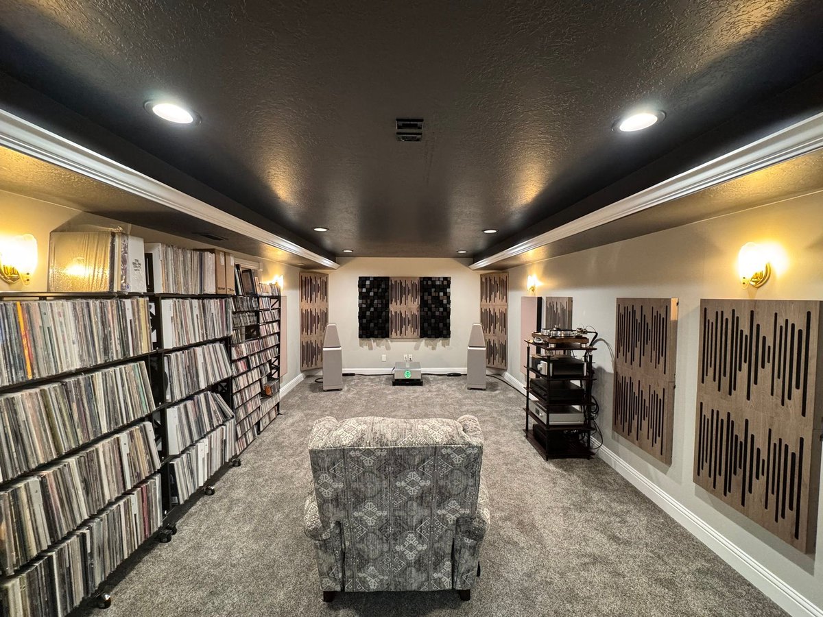 TransparentInc's tweet photo. What a beautiful space for spinning records! Kudos to the team at Utah Audio for this great installation featuring Transparent ULTRA speaker cables. https://t.co/tEUsJe7WF2