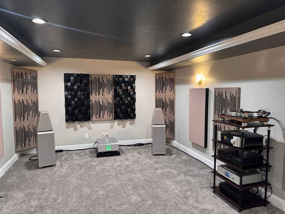 TransparentInc's tweet photo. What a beautiful space for spinning records! Kudos to the team at Utah Audio for this great installation featuring Transparent ULTRA speaker cables. https://t.co/tEUsJe7WF2