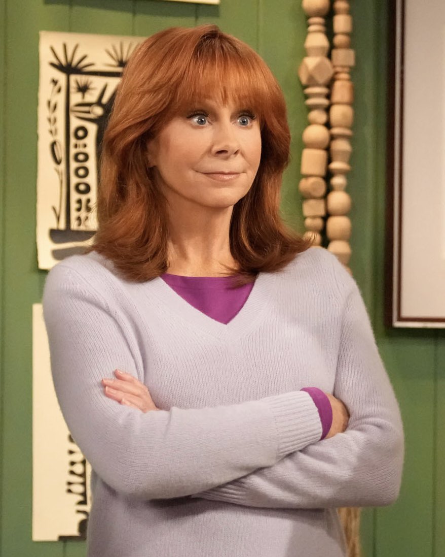 reba's tweet image. Bobbie’s many faces of episode 4 😂 

Tune in to a brand new episode of #HappysPlace TONIGHT at 9:15|8:15c on @nbc!