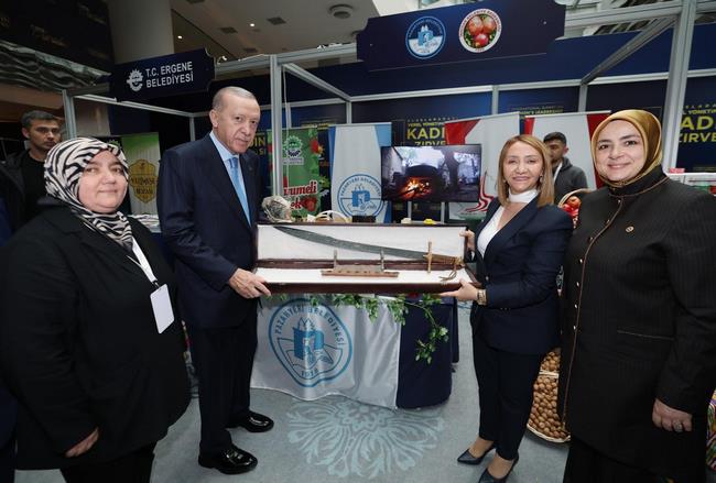 Cumhurbaşkanı Erdoğan, Başkan Tekin ve Pazaryeri Tanıtım Standında Bir arada pazaryeri11.com/cumhurbaskani-…