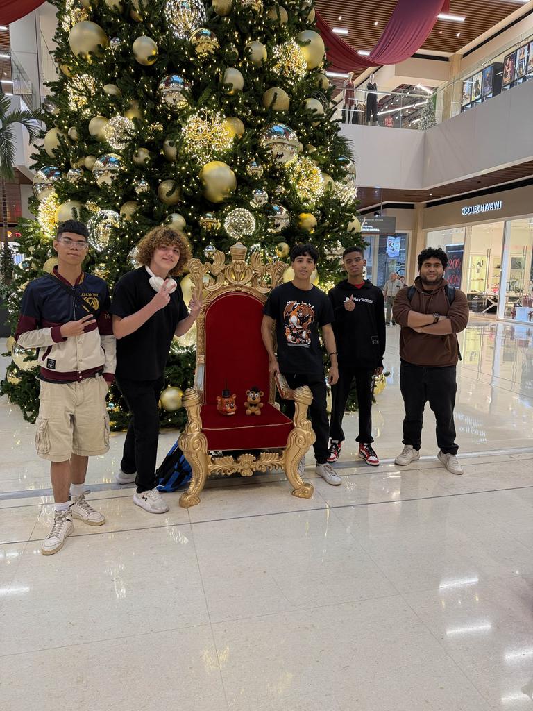 Este día los panameños <a href="/TheithaRatio/">Theitha</a> <a href="/Toxiic507/">Toxic507</a> <a href="/MaxTR_2009/">MaxTR</a> @Hiroi0644 y Trax. Se han juntado haciendo el evento de encuentro #4. ¡Momento epico!