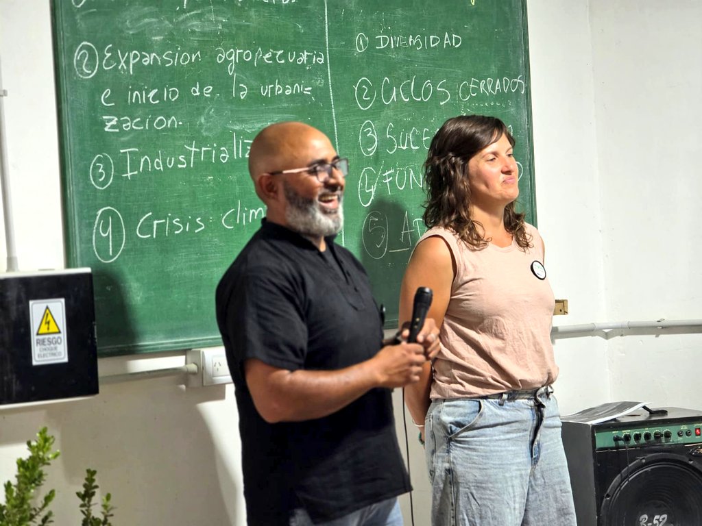 Hoy una vez mas la rompieron! cada curso en el cual ambos estan al frente, es sinonimo de aprender, aprender y aprender.

Gracias <a href="/ScacciaDaiana/">Daiana Scaccia</a> y <a href="/OlmosEnzo68782/">Enzo Maximiliano Olmos</a>, por su enorme profesionalismo y por ser parte de #HuertasDeLaCiudad🌱.

#EnEquipo🙌