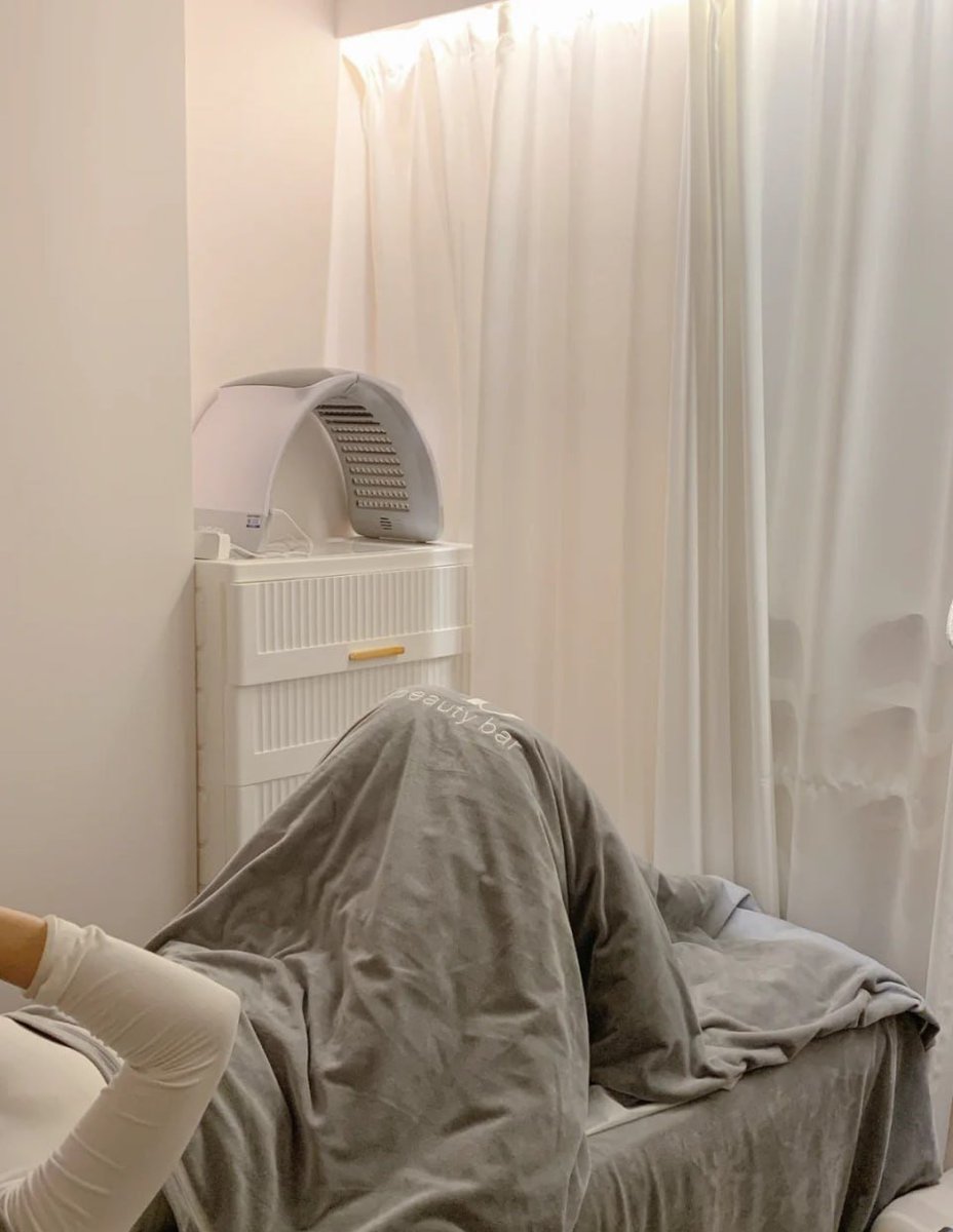 🧖‍♀️✨ Relax, refresh, renew, wrapped in comfort and glowing with self-care vibes 🌿💆‍♀️ A peaceful escape in the beauty bar sanctuary 🌸🕊