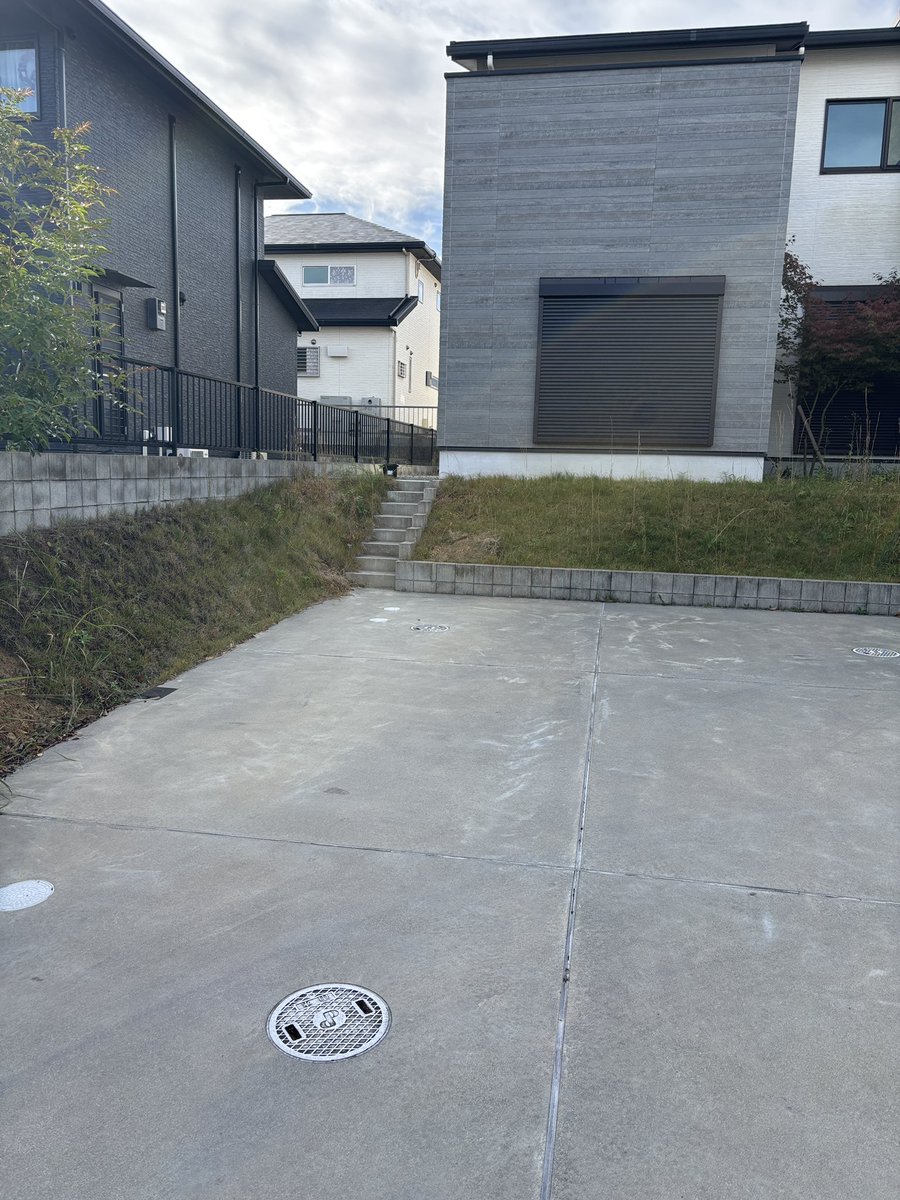Inase_Garden's tweet photo. おはようございます

毎朝　寒くなりましたね

三田市　学園の外構工事
完工しました^_^ https://t.co/Y2Vei9q4JT