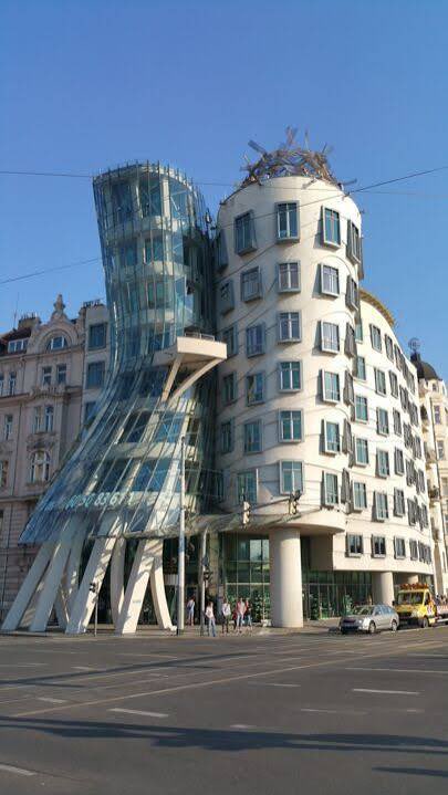 talijamilosevic's tweet photo. Preminuo je možda najveći arhitekta našeg vremena, 
Frank Gehry. 

Ostavio nam je građevine u pokretu… 
Razbio je simetriju. 
Spojio nemoguće. https://t.co/2PEE4CCciG