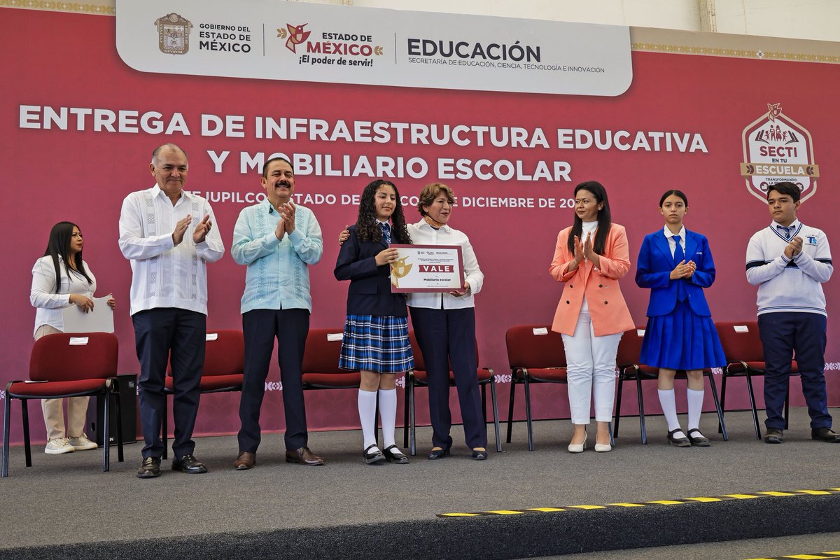 SeducEdoMex's tweet image. ⭐️Con una inversión superior a los 285 millones de pesos, la Gobernadora @delfinagomeza, quien ha puesto a la educación en el centro de su gobierno, entregó en #Tejupilco con el programa #SECTIEnTuEscuela:

🪑Mobiliario escolar.
🏫 Infraestructura educativa.