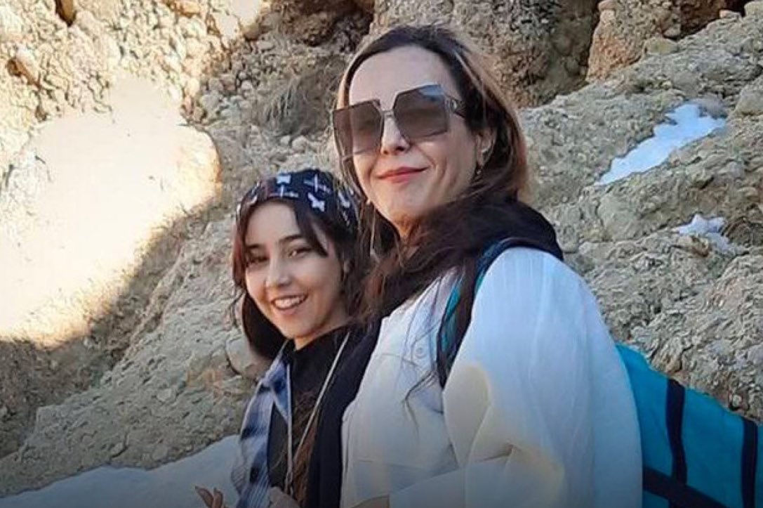 mollah's tweet photo. خاک بر سرت خامنه ای
خاک بر سر آن رژیمی که امنیتش توسط یک بچه ۱۶ ساله و مادرش به خطر می افته!

فقط زورتان به شهروندان بی سلاح میرسه

بیخود نیست ما اینقدر از اسرائیل خوشمان میاد.
چنان تحقیرتان کرد که پوشالی بودن نظام کثیف تان برهمه مشخص شد.
#BitaShafiei https://t.co/bAE3AFFl2l