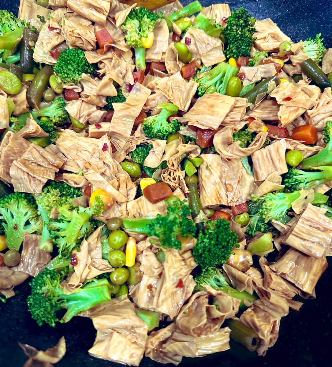 free_style_chef's tweet image. I made a vegetable tofu skin stir fry. 

I must say I’m really enjoying tofu skin as a new-to-me ingredient. I want to do so much more with it, it’s quite filling. 

#twittersupperclub #stirfry #beancurd