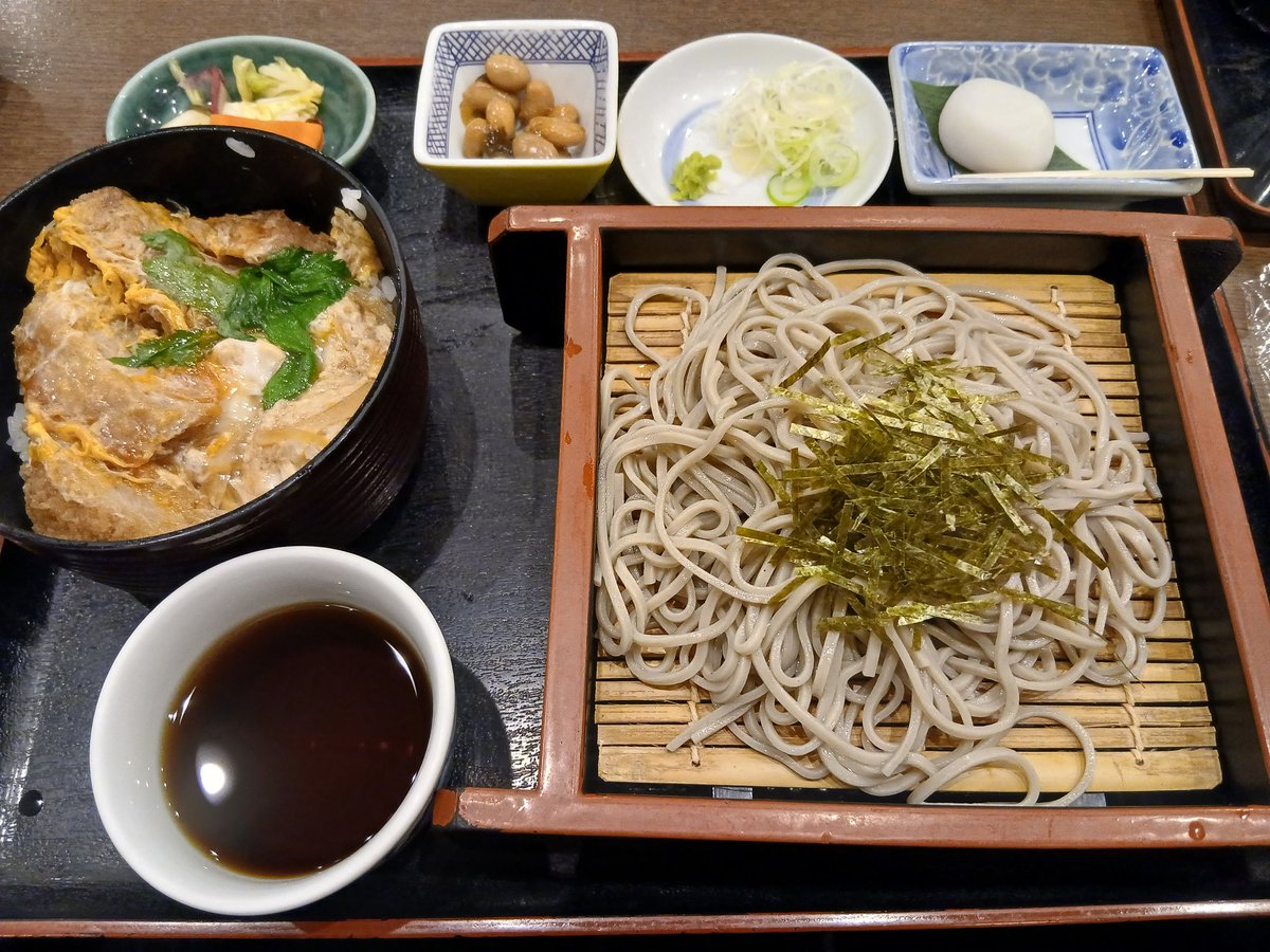 ms0301's tweet photo. 新潟県の名物へぎそばが食べれるお店
孫四郎そば アトレ川越店

ランチメニューのネギトロ山かけ御膳、ひれかつ丼御膳😊
ミニ丼、小ざるそば、お新香、小鉢、和スイーツ付1380円

川越でへぎそばが食べれるお店あるなんて知らなかった😆
美味しかった😃
また食べたい
#孫四郎そば
#へぎそば
#ランチ https://t.co/SWGAUGNXkW