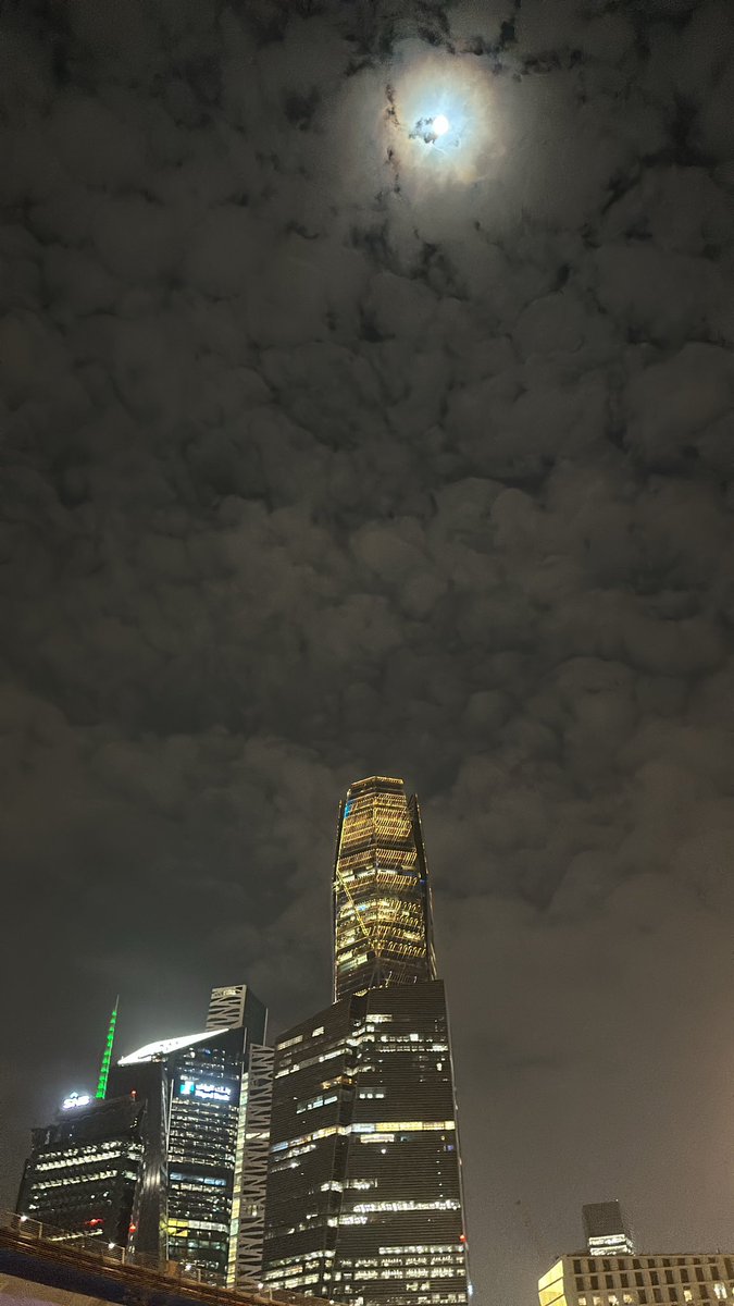 تماشينا والارض غيوم حوالينا تدور نجوم .