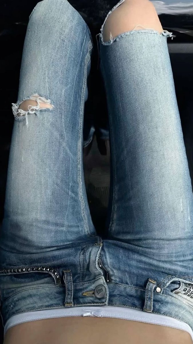 weakswan01's tweet image. i wanna look down and see this