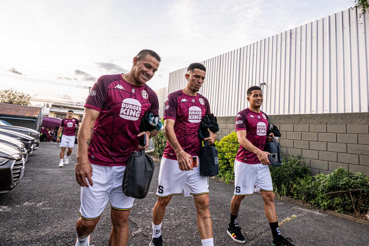 📷 Ya estamos en el Ernesto Rohrmoser para el encuentro ante Sporting FC a las 7 p.m.
#VamosMorados 📷