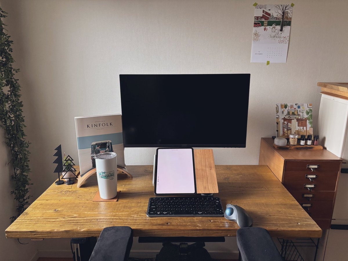 maakbo's tweet photo. 12月のPC 作業場。 #iPad #desksetup https://t.co/KjBKoqxHi5