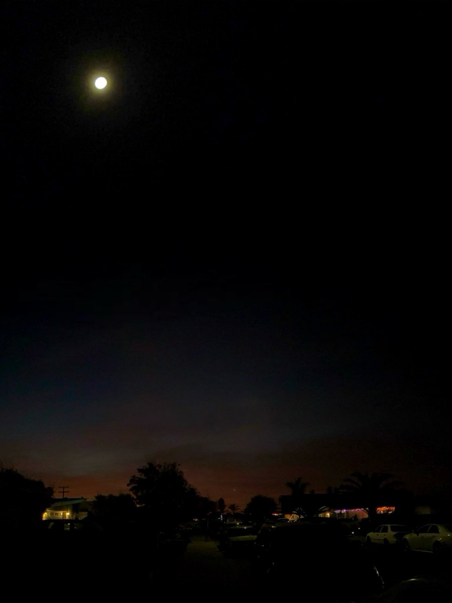 orbriz's tweet image. How it feels knowing the moon will take the sunset away, so you cherish every color before it’s gone.