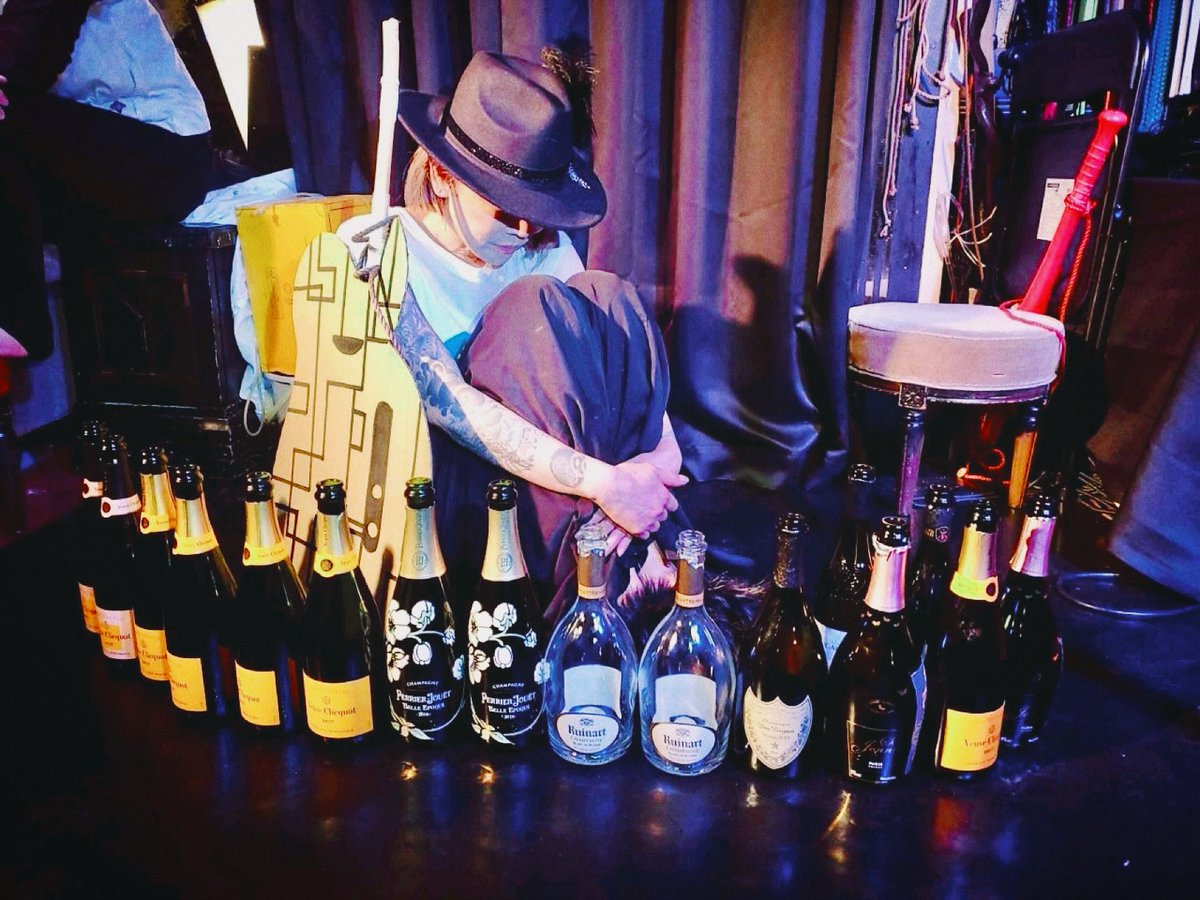 昨日の夜楽しかったなあ、、なんか楽しすぎてあれ夢やったんかなぁ、てくらい、楽しかったなあ、、、不思議、、、👨‍🎤⚡️

そんな楽し過ぎた飛鳥EXPO2日目にご来店下さった皆様、ありがとうございました🥂✨

本日6日はEXPO3日目最終日！
今宵も爆烈楽しいに決まってる。楽しみ！❤️‍🔥❤️‍🔥

<a href="/barbara_kyoto/">京都バルバラ -BARBARA the bizarre-</a>