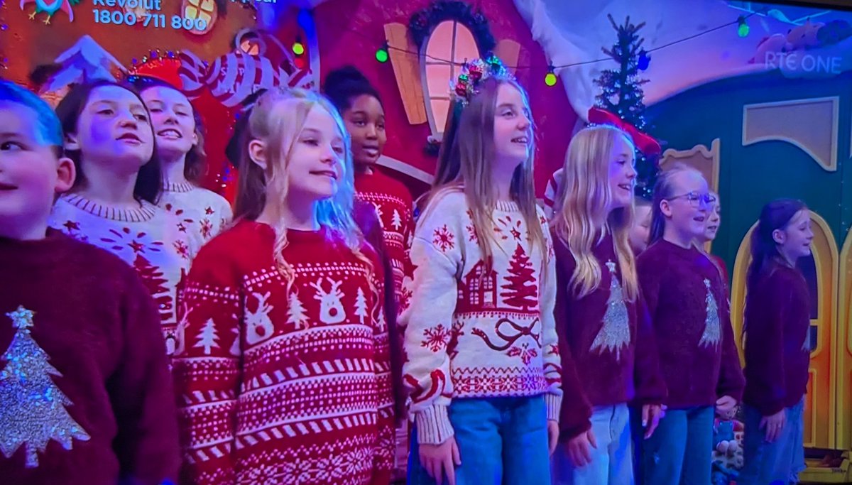 CMAT on #LateLateToyShow, throw out the Kerrygold and Barry's Tea, I'm bawlin' 😭😭😭