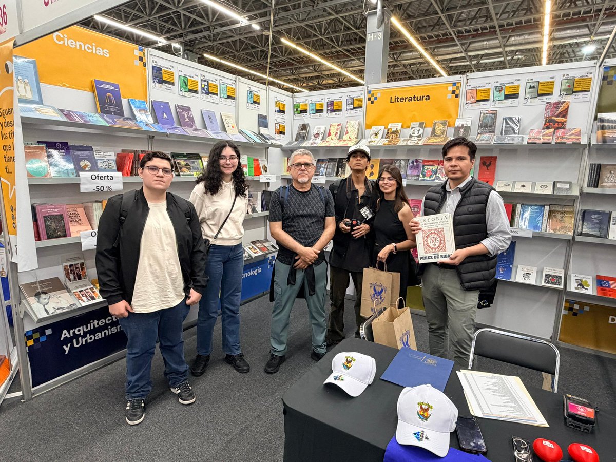 uas_editorial's tweet photo. Alumnos de la Facultad de Historia y Facultad de Filosofía y Letras, visitan el stand de la Universidad Autónoma de Sinaloa, en la Feria Internacional del Libro de Guadalajara. #uas #libros #SomosGrandesSomosUAS #filgdl https://t.co/wCPkryjBa0