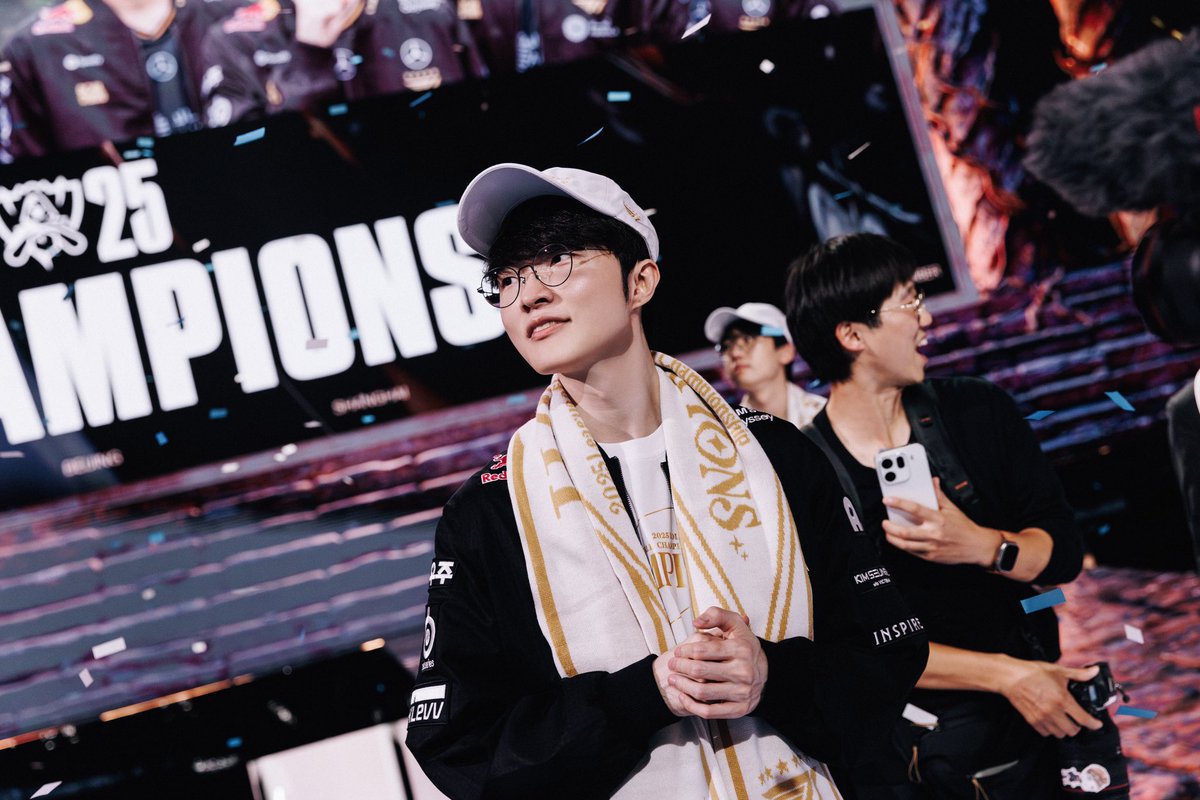 ☾ xena tweet media