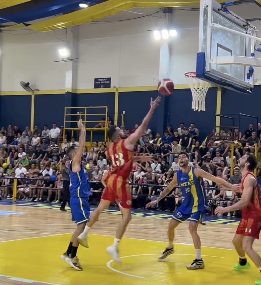 radioLt17's tweet photo. #Básquetbol🏀 

Oberá Tenis Club derrotó a Instituto 65 a 59 en partido de la Liga Nacional.
⛹🏻‍♂️Agustín Brocal anotó 18 puntos.

Por la primera final del #PreFederal 
 Bartolomé Mitre derrotó a Tokio 78 a 69. https://t.co/IvB4NJwDYG