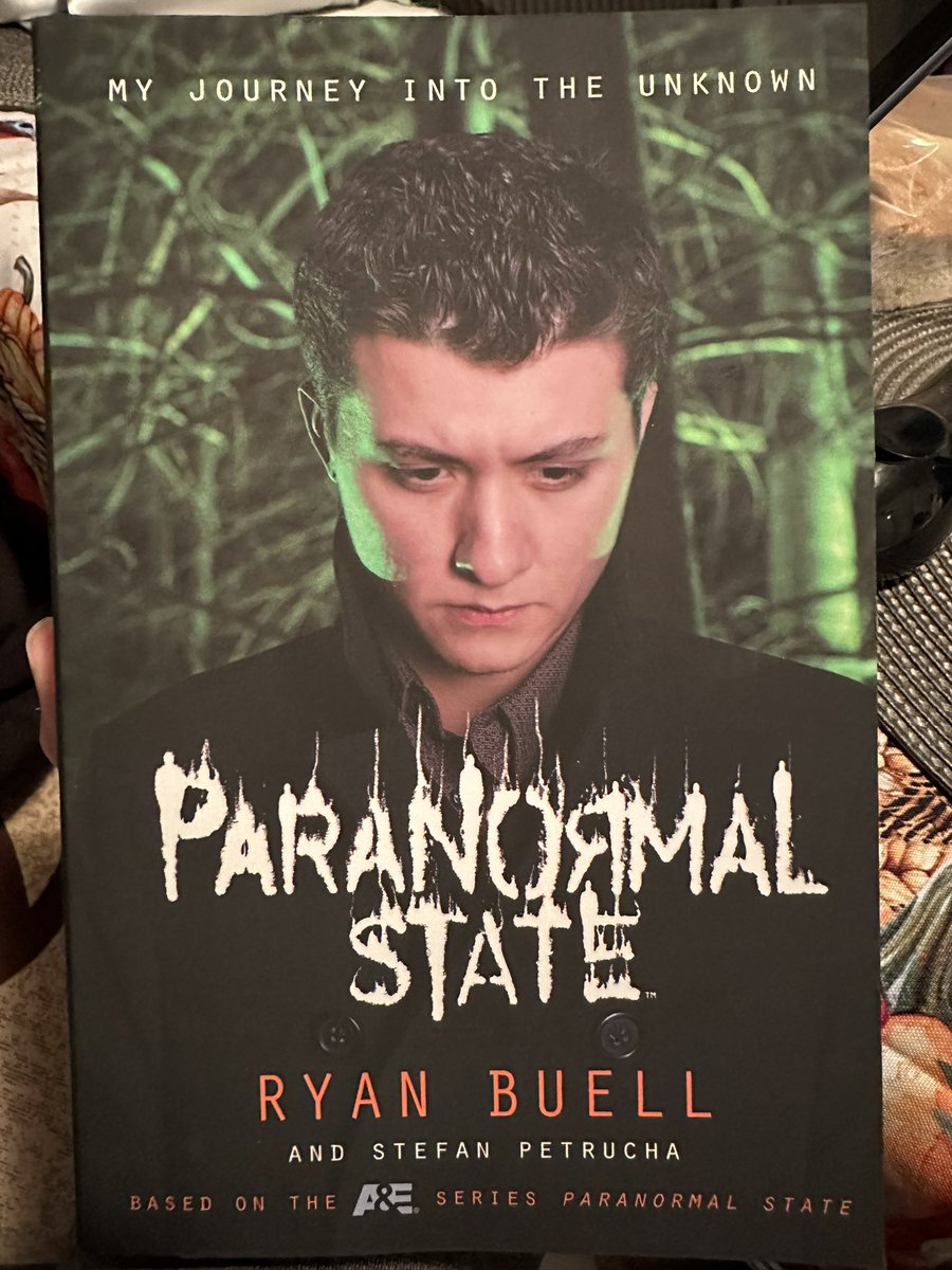 tinaxoxo99's tweet photo. I couldn’t afford the $60 signed copy of your book but I’m happy I got a Black Friday deal and did a happy dance because I received it tonight! I hope to meet you in person so you can sign my book! I’m literally a huge fan and I have all 5 seasons of your show! @ryan_buell https://t.co/zhViUU4vjQ