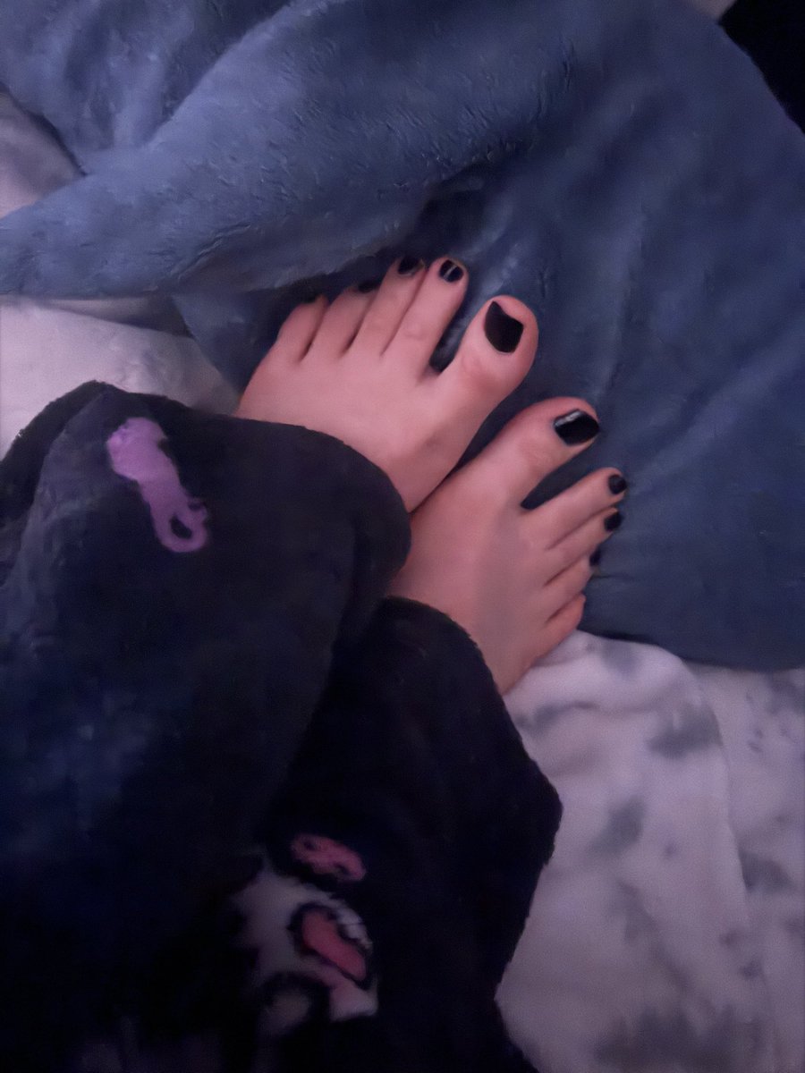kur0mifan's tweet photo. feet friday !

#trans #feet #toes https://t.co/UP1aX3fCUS