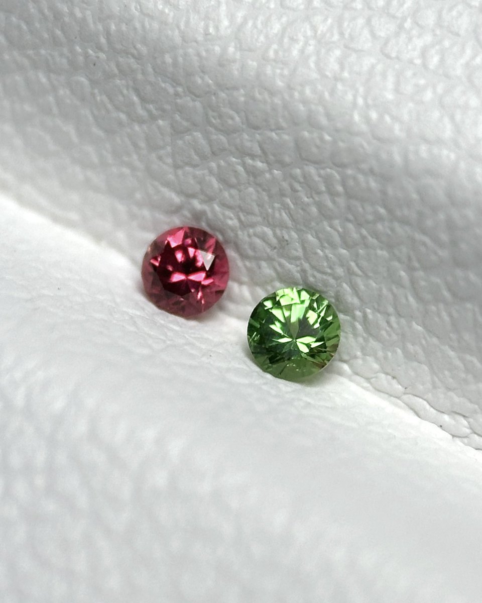 🌲 クリスマスプレゼント企画 🎁

『ネオンレッドスピネル &amp; グリーンガーネット（2mm）』のメレセットを、抽選で1名様にプレゼントいたします✨

普段のジュエリー制作でも使用している、トップクオリティのルースです🎅

ぜひご参加ください！

💎応募方法💎
1. <a href="/Japan_Meister/">松本浩 / ROSWAY CEO</a> をフォロー
2.