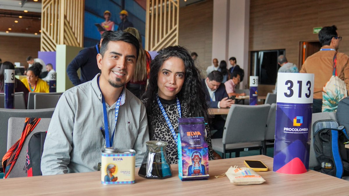 PROCOLOMBIACO's tweet photo. 🌱 La Macrorrueda de #Bioexpo 2025 reunió a más de 150 participantes nacionales e internacionales en Pasto, impulsando exportaciones, promoviendo inversión extranjera directa y fortaleciendo el turismo sostenible de #ElPaísDeLaBelleza. Un encuentro que desde Nariño demostró el potencial de los negocios verdes de #OrigenColombiano.
