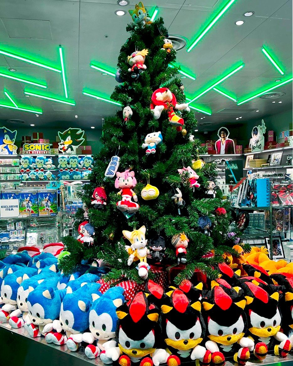 SEGA STORE TOKYOがホリデー装飾に🎄
渋谷へお越しの際は、ぜひお立ち寄りください！