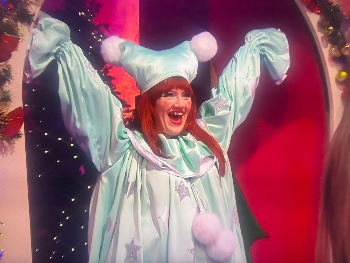 Coming into the pub three sheets to the wind at 23:59. #LateLateToyShow