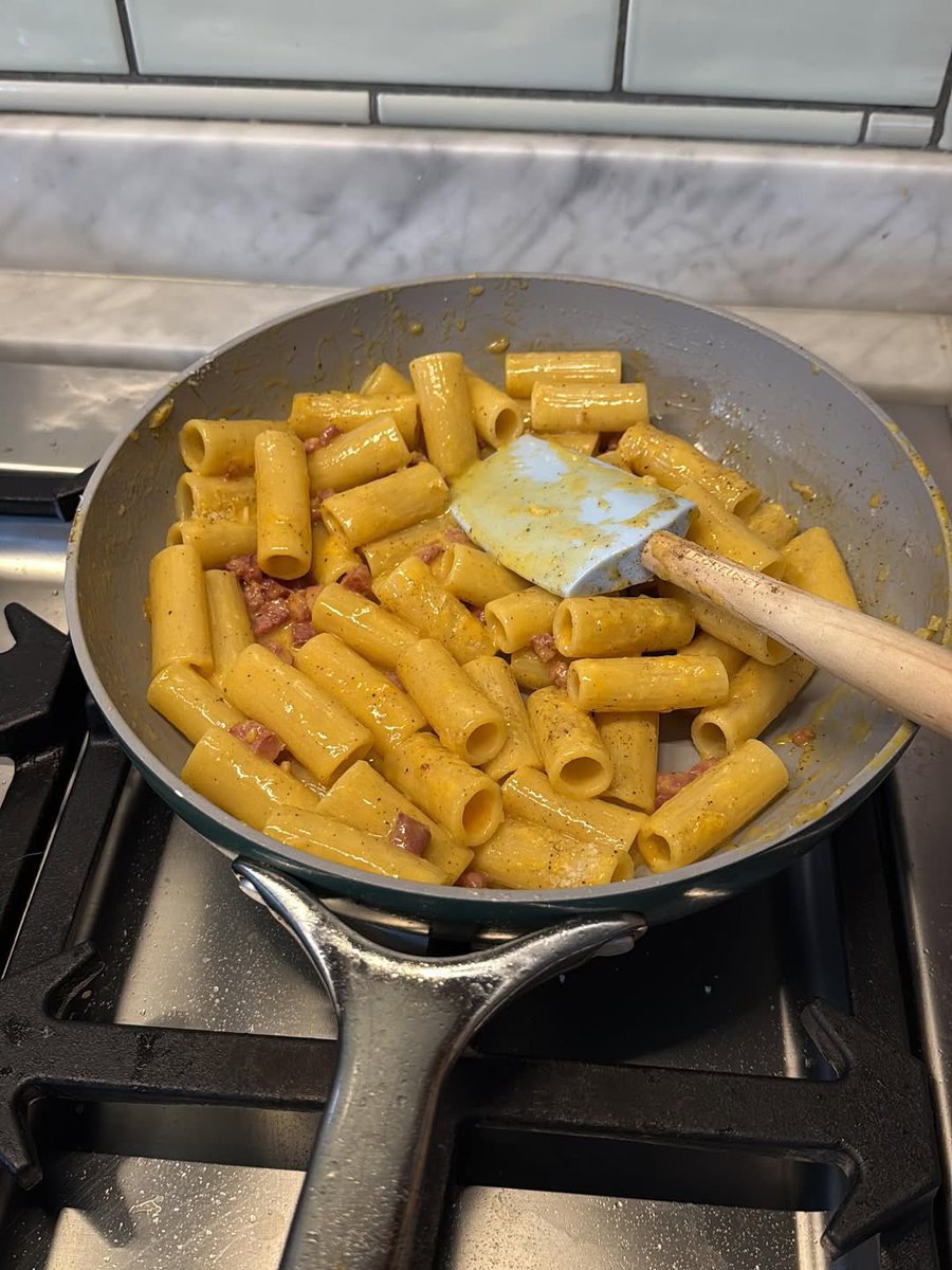 “The other night I had a jet lag sleep for 12 hours and made carbonara for breakfast at 8am 😘”

Florence Pugh via Instagram.