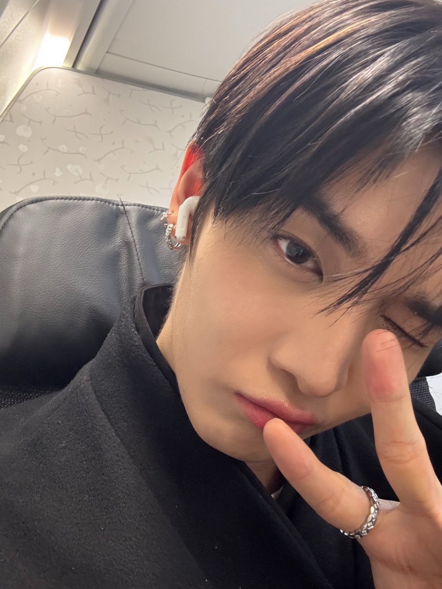 Springbae0510's tweet image. 배진영 얼굴 미쳤네