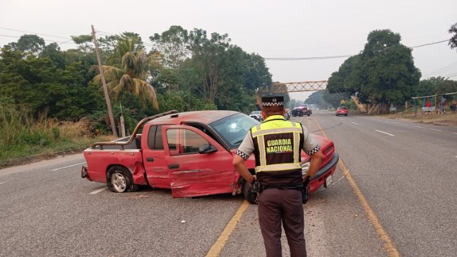 #TomePrecauciones en #Tabasco se registra cierre parcial de circulación por #AccidenteVial cerca del km 103+900 de la carretera Raudales Malpaso- El Bellote. Atienda indicación vial.