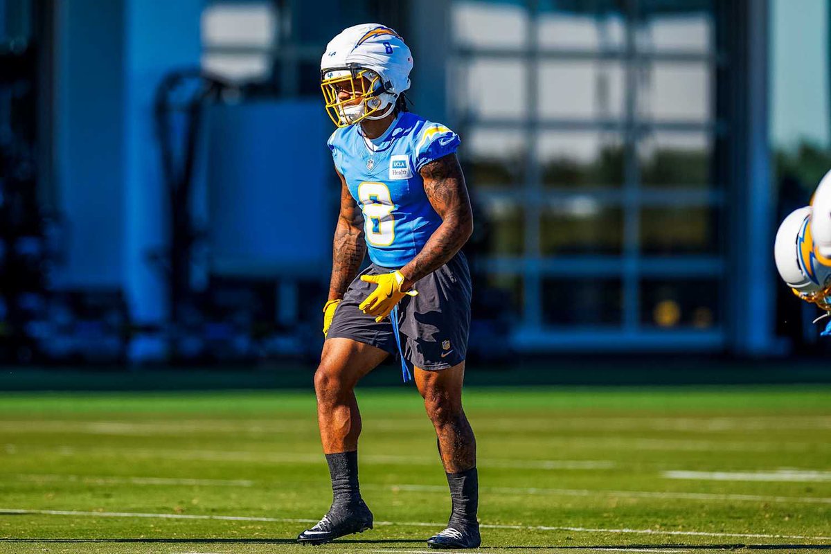 TheDirector_YT's tweet photo. No yellow jersey at practice today 👀⚡️

HAMPTON’S RETURN IS INEVITABLE 😤 https://t.co/t71K0YvZmF
