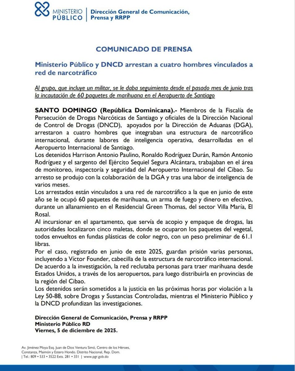 enmanuelrm's tweet photo. 🚨 Cuatro arrestados en el Aeropuerto de Santiago, incluyendo un militar, por red de narcotráfico internacional.  
📦 Incautadas 61.1 libras de marihuana en cinco maletas.
🛃 Con apoyo de la DGA.
🇩🇴 El MP y la DNCD profundizan la investigación. https://t.co/sTLbXERAOK