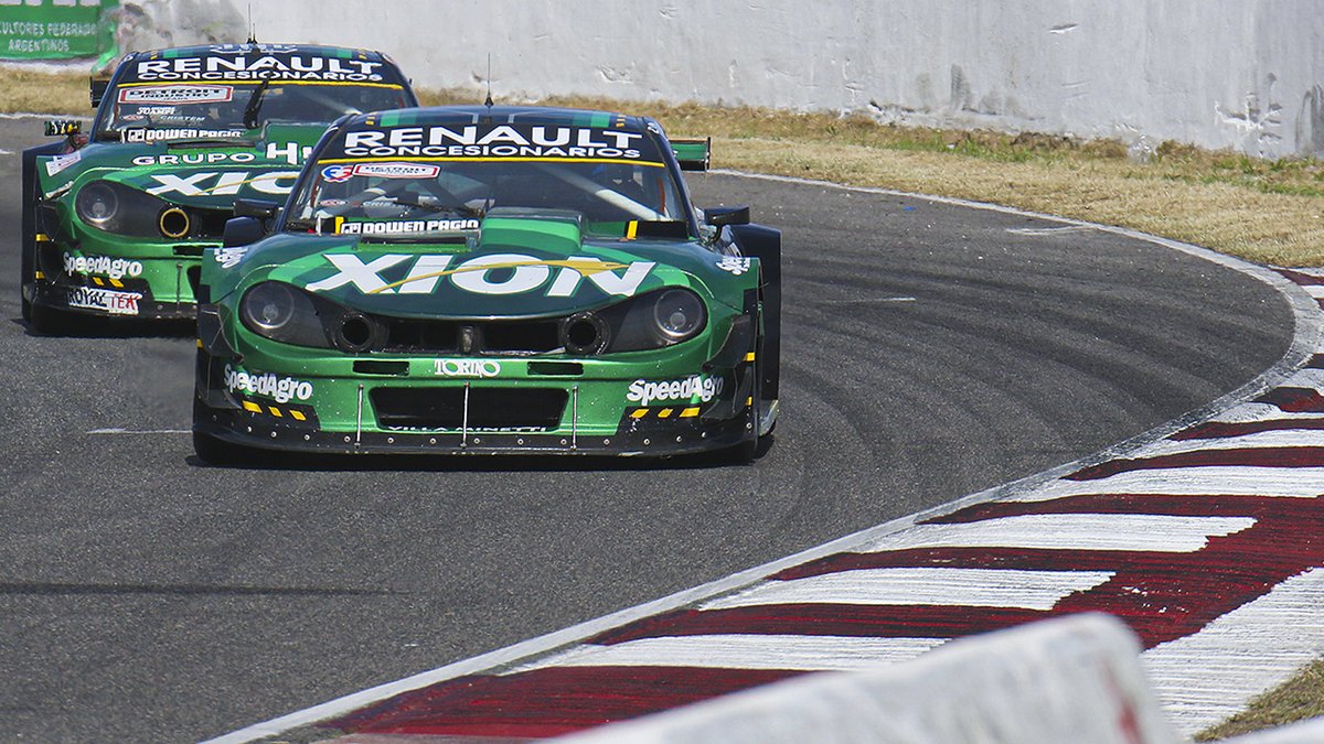 La última embestida de los Torino

El #TurismoCarretera  define la última fecha del campeonato este fin de semana en el autódromo de La Plata, <a href="/FacuChapur/">Facu Chapur</a>  y <a href="/nachofain/">polo⚡️</a>  quieren cerrar la temporada siendo protagonistas con los #TorinoNG
👉 instagram.com/asoccrenaultar… 👀