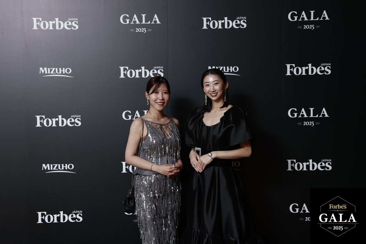 eri_razapii's tweet photo. SHEをForbes起業家ランキングTOP20に選んで頂き、先日はその授賞式でした。

日本発女性総理が誕生した今年は我々にとってもメモリアルイヤーでした。
日本一、世界一、女性の可能性を拓く会社はSHEだと信じて、これからも邁進していきます！ https://t.co/mfBUCIA5wx