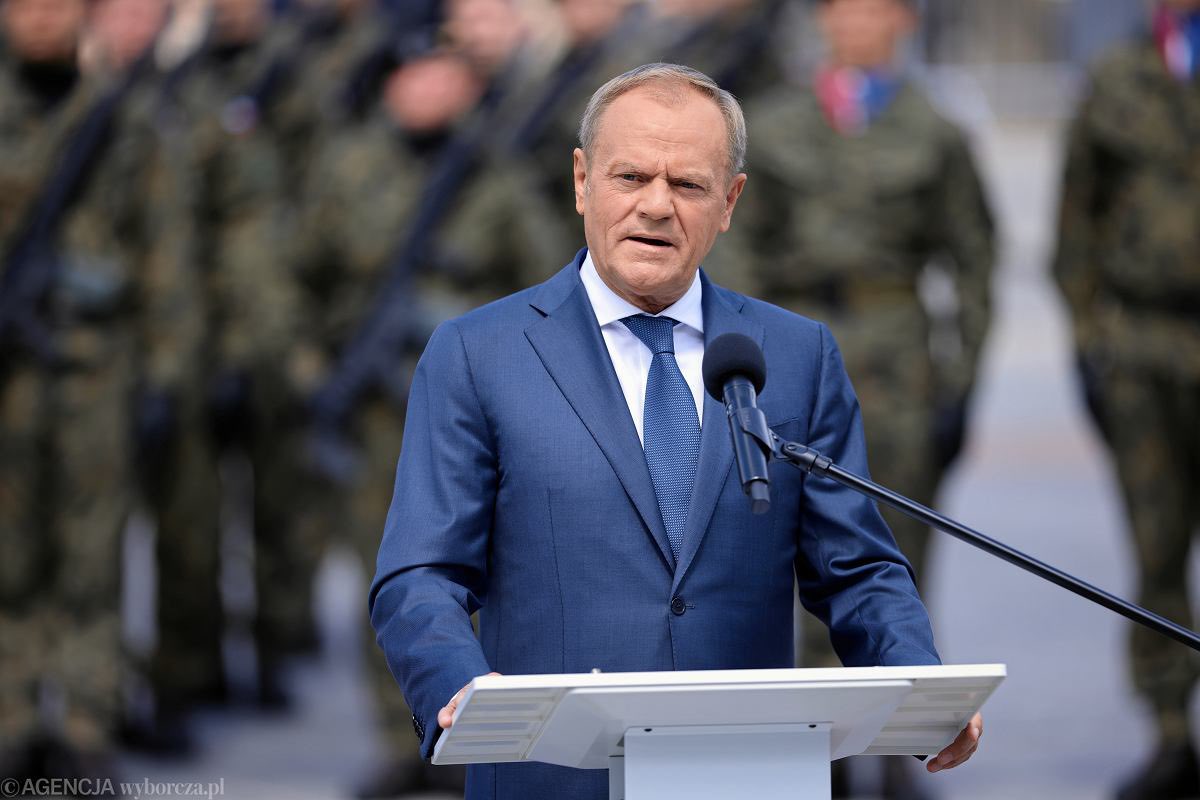 Le_Chiffre_00's tweet photo. Ten człowiek uratował Polskę i wyrwał ją z pisowskich szponów. Zawsze będziemy przy nim, panie premierze @donaldtusk. Jesteśmy z panem, a ci, którzy zdradzili Polskę, wkrótce tego pożałują, oni przekroczyli polityczny Rubikon. kierownik jest jeden! 🇵🇱👇🏼‼️ https://t.co/WaxcT7gfqg