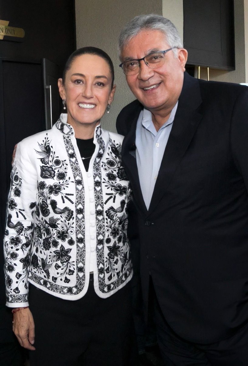 El Mtro. Alfonso Cepeda Salas, Srio. Gral. del #SNTE, expresa su más amplio reconocimiento a la Presidenta <a href="/Claudiashein/">Claudia Sheinbaum Pardo</a>, porque siempre representa con dignidad a México en el ámbito internacional y por los excelentes resultados de su estancia en #Washington🇲🇽🇺🇸🇨🇦
#SnteConClaudia