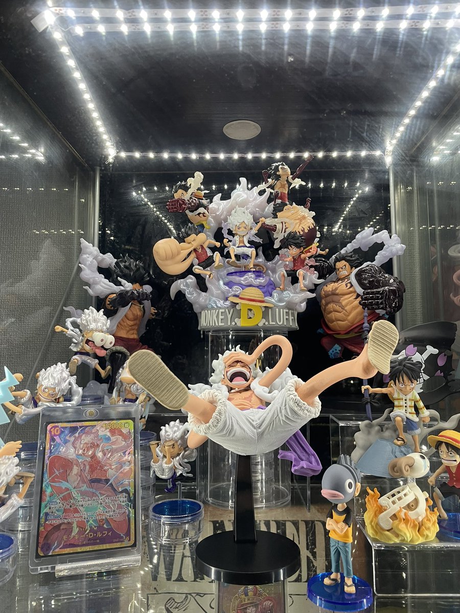 murabit0__b's tweet photo. 飾りたかったフィギュアが買えたのはほんとに良かった🤤
ガラスしっかり綺麗にします🤣
 #ワンピース #ワンピースベースショップ #ONEPIECEBASESHOP https://t.co/vgEVFVoDIX