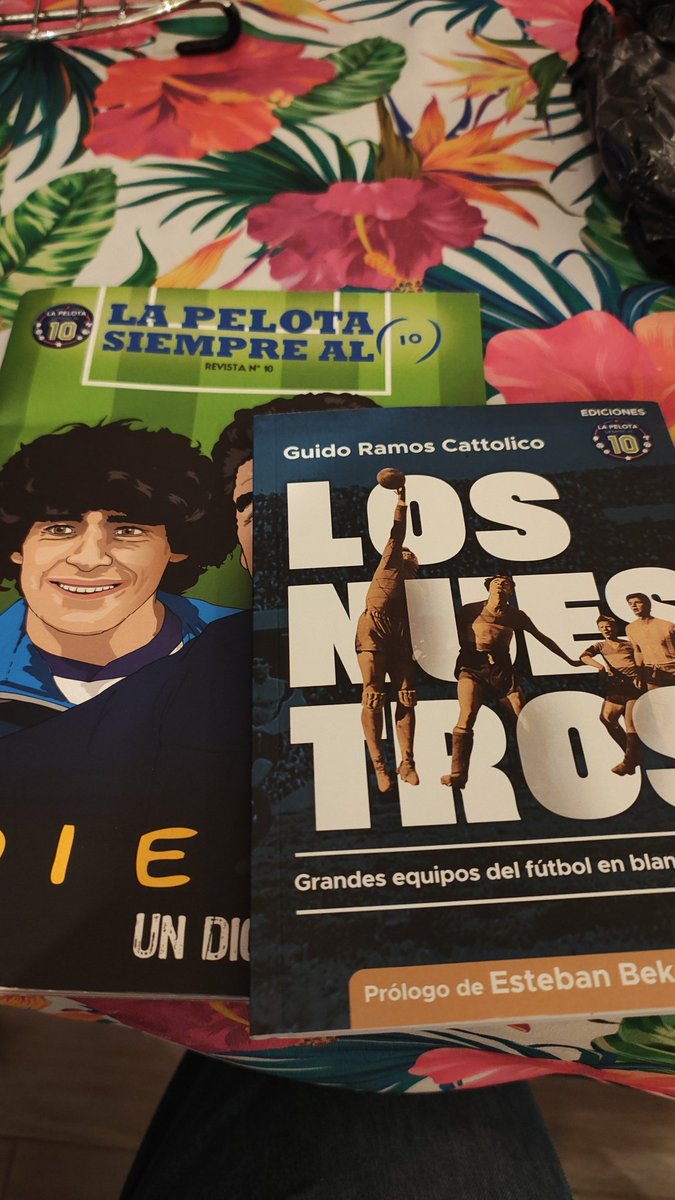 🎼 Muchaaaaaaachos 🎼

Recibí el envío hace un rato.
Gracias 🇦🇷💪⚽ <a href="/SiempreAlDiego/">La Pelota Siempre al 10 ⭐⭐⭐</a>
Con prólogo de <a href="/egerbek/">Esteban Bekerman</a>

Abrazo de gol 🇦🇷🍻