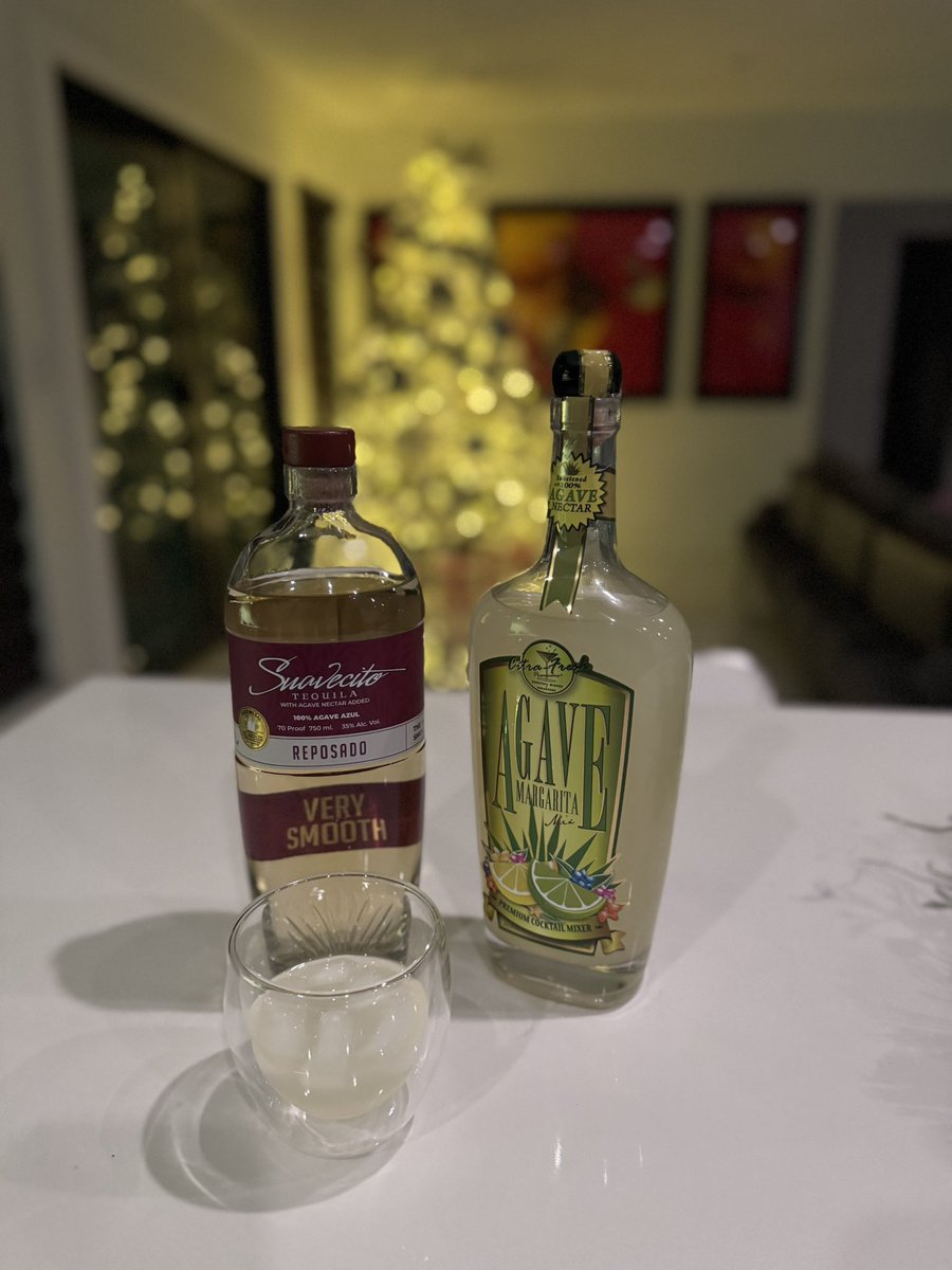 AAStack's tweet image. Making a drink for her. ⚡️