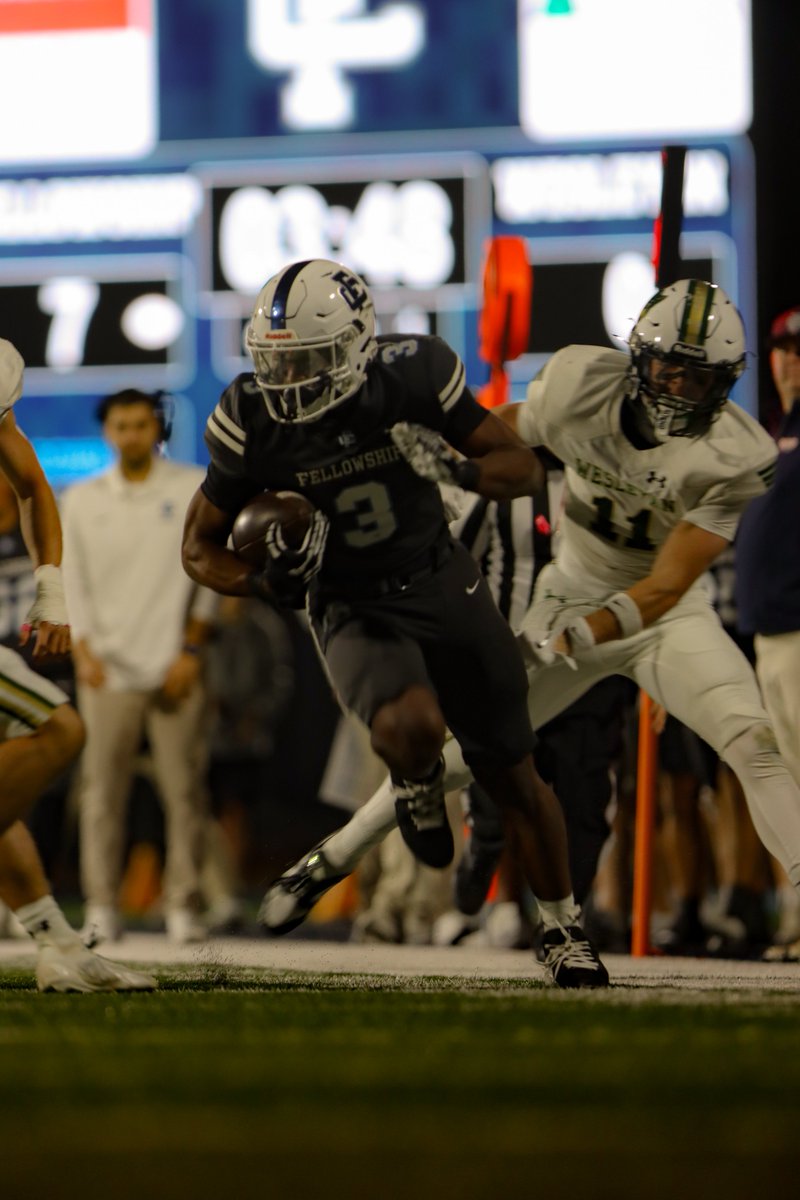 PaladinsFCS's tweet photo. Congratulations CJ Givers on becoming FCS' all-time leading rusher! 
@GHSFDaily @scoreatlanta @AJCsports @WSBTVSports @High5Sports @11AliveSports @WANFsports @cbsnewsatl @peachtreetv @929TheGame @680TheFan @OSGNelson @mattstewartTV @DjShockley3 @samcrenshaw23 @dlowery44 https://t.co/Xe6t0XnxSf