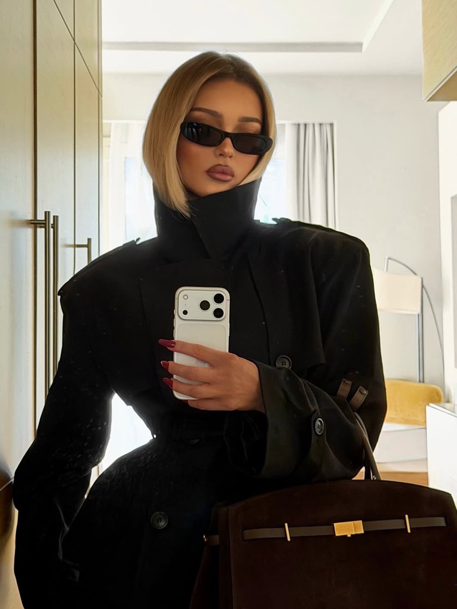 _imfaking's tweet photo. 🌙 ;;  𝒄𝒐𝒍𝒅 𝒂𝒔 𝒚𝒐𝒖
     
                                  #NynyWinterStyle #ColdInNyny https://t.co/z40x4VLAko