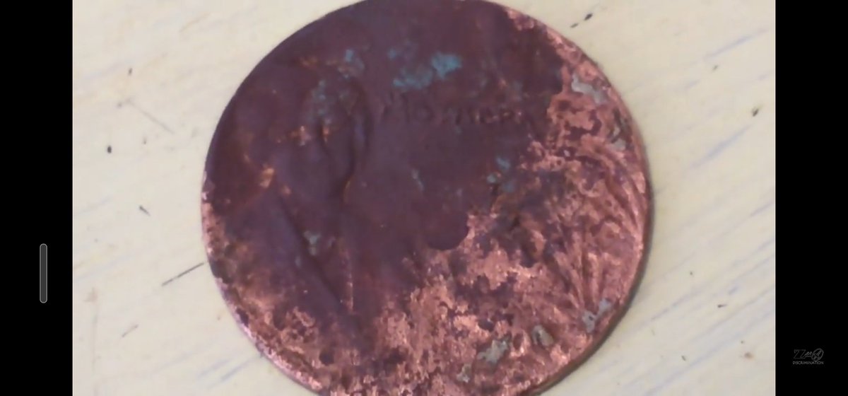 brianport19's tweet photo. @MicheleBlingI looks like it's an old Mother's prayer coin but it also looks like a medallion from the top of an cremation urn that's one I'd probably put back in the water with a prayer but great video you need to go join Gary on Oak Island https://t.co/zqoiqKThIA