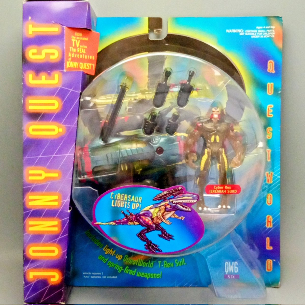 誰にも刺さらないであろうガルーブ製ジョニークエスト（1996）のCyber-Rexを。
欧米では発売中止になったものの、遅れてアニメ放送が始まった南アフリカでのみ発売されたことが分かり、さんざん苦労して入手したもの。もったいなくて開けられないので、まだCyber-Rexの姿をちゃんと見れてません。