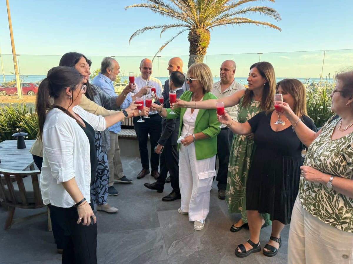 Gran encuentro de #Networking en el Hotel Cottage
<a href="/AUDOCA/">AUDOCA</a> nos convocó a un brindis, fortaleciendo lazos con AHRU y CAMTUR. El #TurismoUruguayo se construye en equipo. Representando a las gremiales de AHRU asistieron Pablo Citadino y Pablo Scarpino, por CAMTUR: Francisco Rodriguez