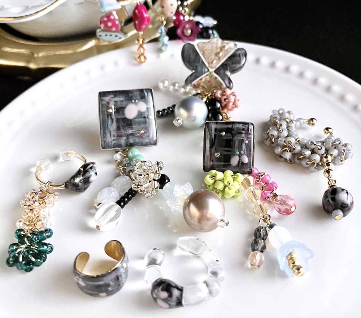 #失われし過去作品を求めて

utane+のアイコン等を変えた時に制作した
ブランドイメージ作品ʚïɞ

イヤリング/ピアス(片耳)
イヤーカフ
ブローチ